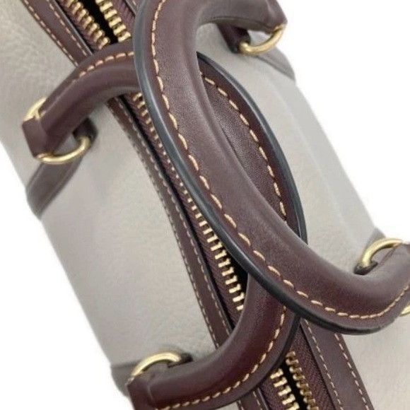 Ruby 25 - Picture 8 of 12